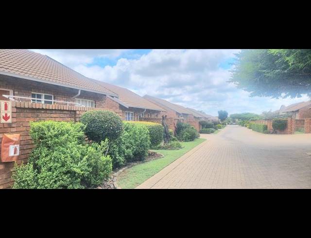 2 BEDROOM TOWNHOUSE FOR SALE IN AMBERFIELD